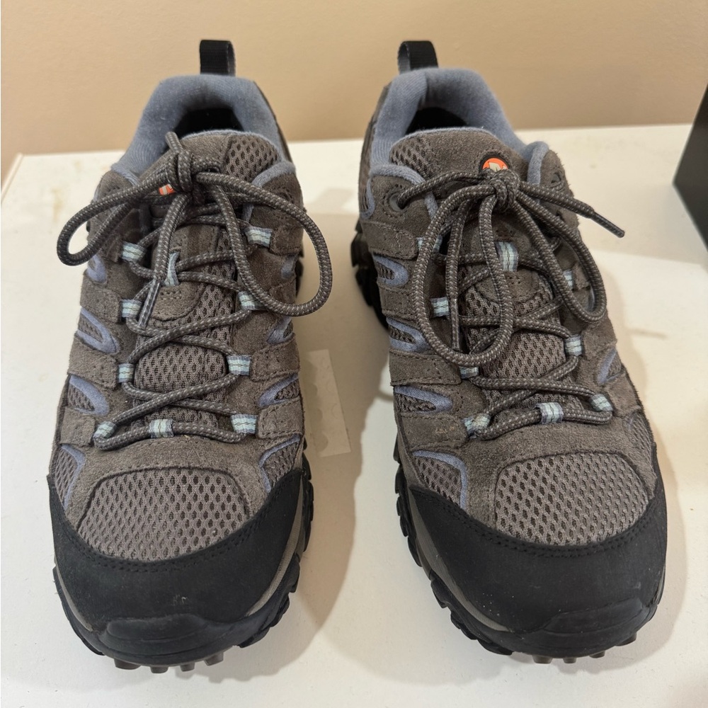 BARELY WORN MERRELL MOAB 3 SNEAKERS SIZE 11 WOMENS